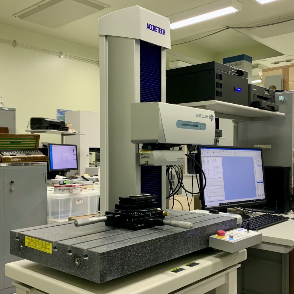 図1　表面粗さ・表面形状測定機